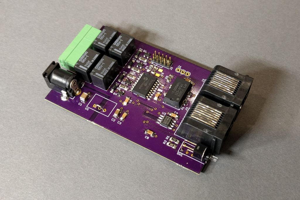 PIC18F1320-based, four-channel DMX Relay Controller