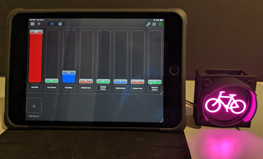 Controlling the traffic signal color via Art-Net and Luminair 3 on an iPad Mini.