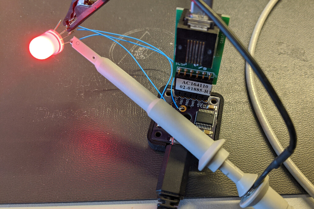 Probing the LED data signal.