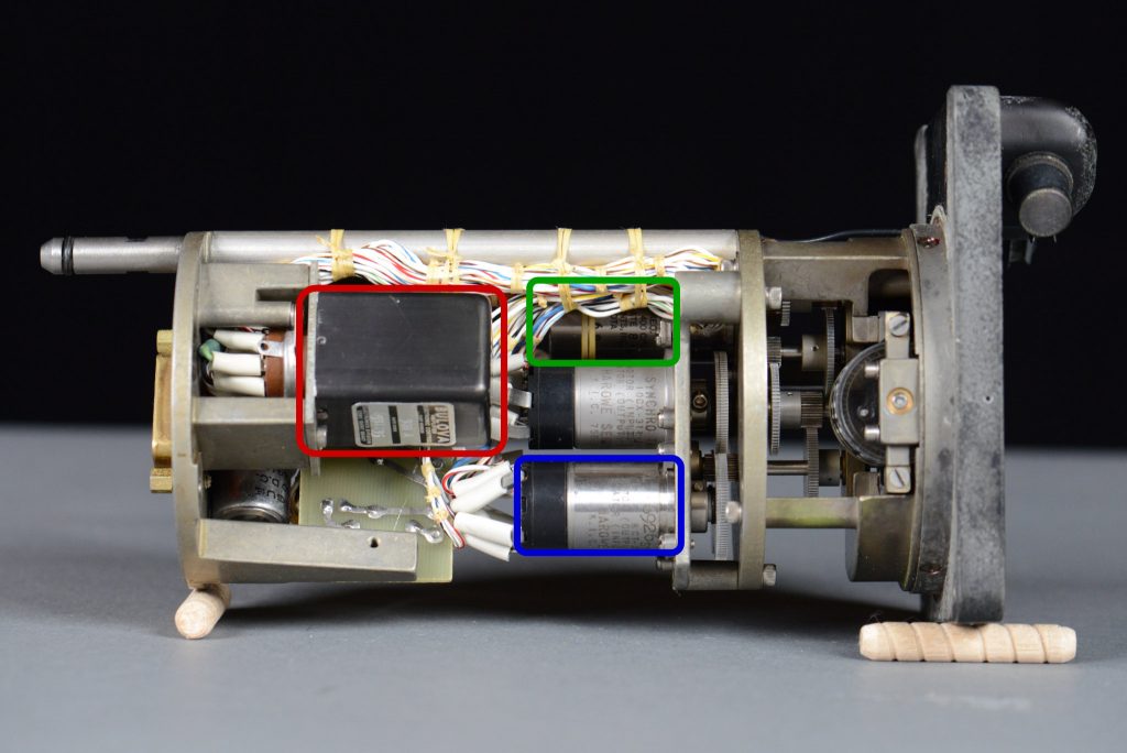 The internals of the altitude indicator. The control transformer is highlighted in blue. The servo motor is highlighted in green. The servo amp is highlighted in red.